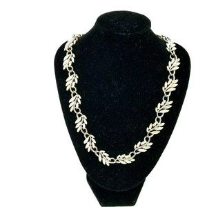 Necklace Silver Tone Leaf Design Vintage 18 inches   Classic